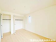 【洋室】クローゼット付きで、お部屋はいつでもスッキリきれいに。