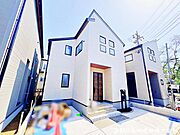 【外観】安心と期待を乗せて進む、建設途中の戸建て。