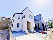 【外観】安心と期待を乗せて進む、建設途中の戸建て。