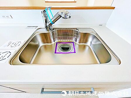 【キッチン】お手入れがしやすく、いつでも清潔感を保てるシンクです。