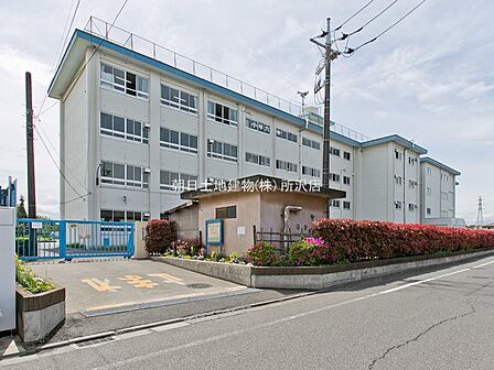 小平市立小平第六中学校まで徒歩19分　1442ｍ！少し距離がある分、お友達との通学の思い出を作れます。