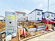 【外観】安心と期待を乗せて進む、建設途中の戸建て。
