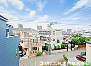 【洋室】豊富な収納スペースです。たくさんの荷物もスッキリ収納できますね。