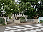 【小学校】東久留米市立第九小学校まで徒歩5分　360ｍ！近くて通いやすく、安心の通学路。周辺は落ち着いた住宅街です。