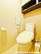 【トイレ】洗浄機能付きトイレは、便座の温かさと清潔感で、快適さを大幅に向上させてくれます。