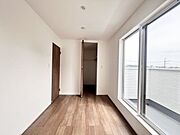《5.0帖》明るさを確保しつつ、収納も備えた使い勝手の良い一部屋で、プライベート空間として快適にお過ごしいただけます♪