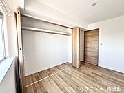 《4.5帖》供部屋や趣味のお部屋としても使いやすい広さです♪大容量クローゼットで衣類もまとめて収納可能◎