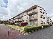 3階建ての低層マンションの最上階！窓付きの屋根裏スペースあり！
