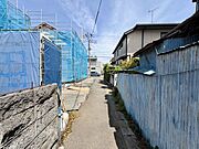 いわゆる「通路」なので陽当たり◎車が入る心配が少なく、歩行者の方にとっても安心です。
