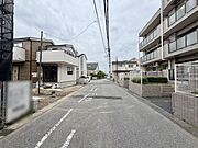 生活する上で必要な施設（保育園、小中学校、スーパー等々）が全てそろっているといっても過言ではないくらい周辺にそろっているため、暮らしやすい環境となっております！