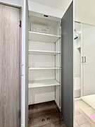 ご家族それぞれの荷物を整理整頓しやすい、充実した収納計画が魅力です