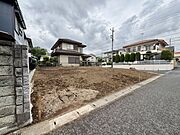 周辺はスーパー、ドラッグストア等々が点在しており、暮らしやすい環境となっています！