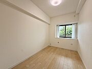 〈4.8帖〉木のぬくもりがやさしいフローリングは、住まいに安心感を与えてくれます。