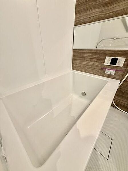 深い浴槽で肩までしっかり浸かることができます♪