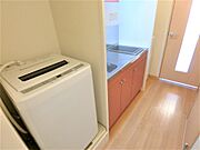 ２口コンロと室内に全自動洗濯機を完備です。