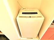 室内に洗濯機を備え付けです☆