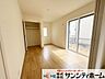 室内：大きな窓からは爽やかな風が通り抜け、明るい陽光が降り注ぐ気持ちの良い空間です！