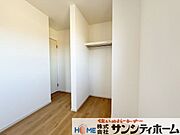 部屋ごとに収納が設置されていますので、どちらのお部屋も広々とお使いいただけます♪
