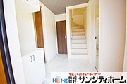 清潔感あふれる広々とした玄関スペースが家族をお出迎えします。
