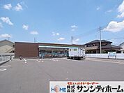 ファミリーマート岩槻西町店 徒歩7分。 520m