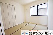 リビングと畳部屋は続き間なので、開け放せばさらに広い空間で開放的に過ごせます。