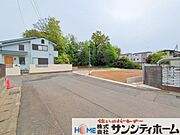 前面道路は交通量が少なく静かで安全な住環境です。小さなお子様がいても安心ですね。