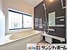 浴室：毎日のバスタイムが楽しみになりそうな広々浴室。