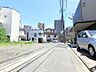 外観：前面道路を含む現地：令和８年８月７日撮影　陽当り良好の現地