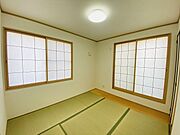 洋室3部屋のほかに、和室もあります。こちらも客間、お子様の遊びスペース、お昼寝スペースなど家族によってさまざまな使い方が可能！