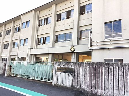 大里西小学校まで1416m　徒歩約18分