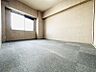 室内：3部屋ある居室はすべて約6帖。みんながゆとりをもって過ごすことができそうです！南側の洋室は日当たり良好◎
