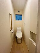 2階トイレです。各階にトイレがあるので、階段の上り下りをしなくても良いのは嬉しいですね。
