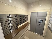 宅配ボックスがあるので遅い帰宅でも荷物が受け取れます！