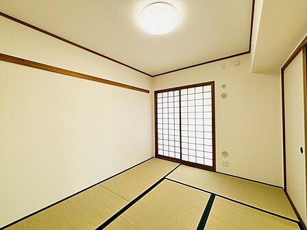 和室とリビングをつなげれば16帖以上の広々空間になります。畳表替・襖張替済み。