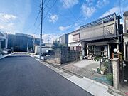 間口9ｍ以上なので駐車場計画も立てやすいです。