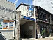 本陣駅まで　426m　徒歩約6分●改札階にギャラリーがあり、地下鉄開業50周年を記念して2007年11月より出展・観覧ともに無料で市民に開放されています。