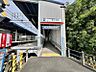 周辺：新川橋駅　843m　徒歩約11分●6両編成対応の相対式2面2線ホームを有する地上駅で、駅集中管理システム導入駅。ホーム上にモニターテレビが設置されています。