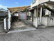 駐車場は一部塀を撤去し拡張します。