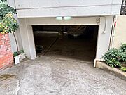 【代沢ハウスParking】シャッター付、地下駐車場