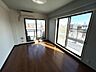 リビング/ダイニング：角部屋で明るいお部屋です