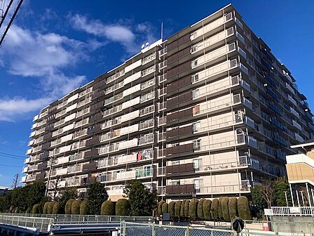 総戸数256戸大規模新耐震マンションです。