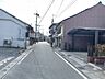 外観：前面道路を含む外観