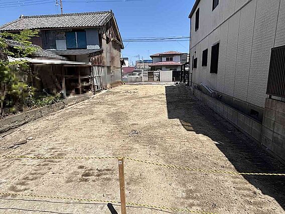 西側から