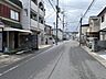 その他：前面道路から西側を見た写真
