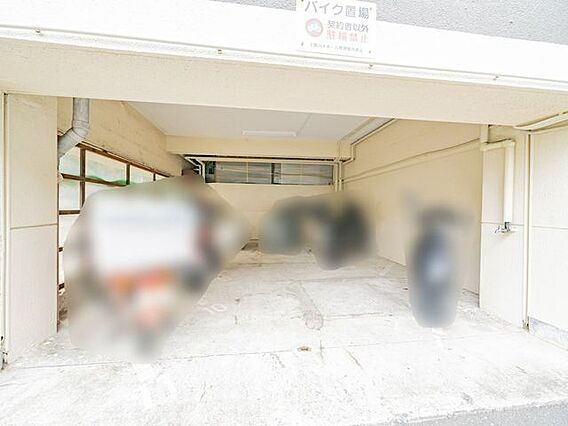 バイク置き場　...