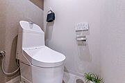 温水洗浄便座ですっきり。※室内の家具や調度品等は価格に含まれません。