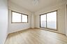 室内：角部屋の明るい洋室です