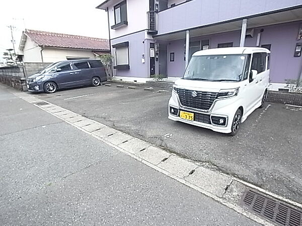 画像10:駐車場