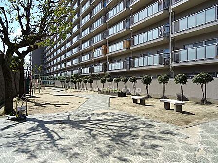 敷地内の公園。西河原小学校徒歩10分、三島中学校徒歩10分！グラウンドやプールが併設された西河原公園徒歩6分！子育てがしやすい住環境です！
