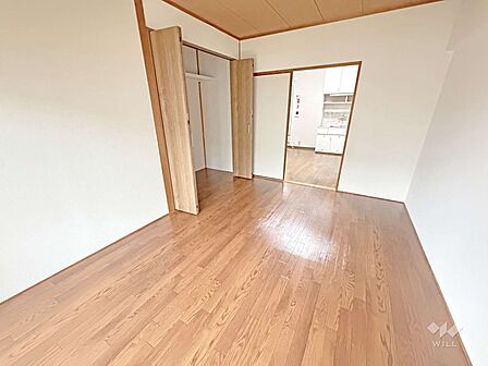 南側洋室約6.0帖［2026年5月3日撮影］シンプルな内装のため、インテリアを選びません。お好きな空間にしていただけます！